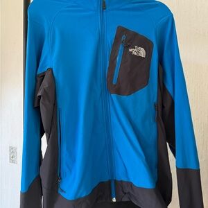The North Face soft-shell WindWall/Apex-style jacket.